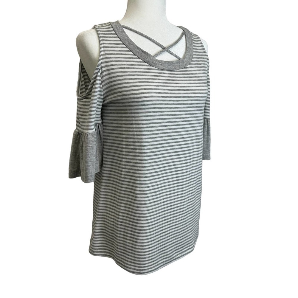 Fantastic Fawn Shirt Women’s sz. SMALL Stripes White Gray‎ Off the Shoulder Top